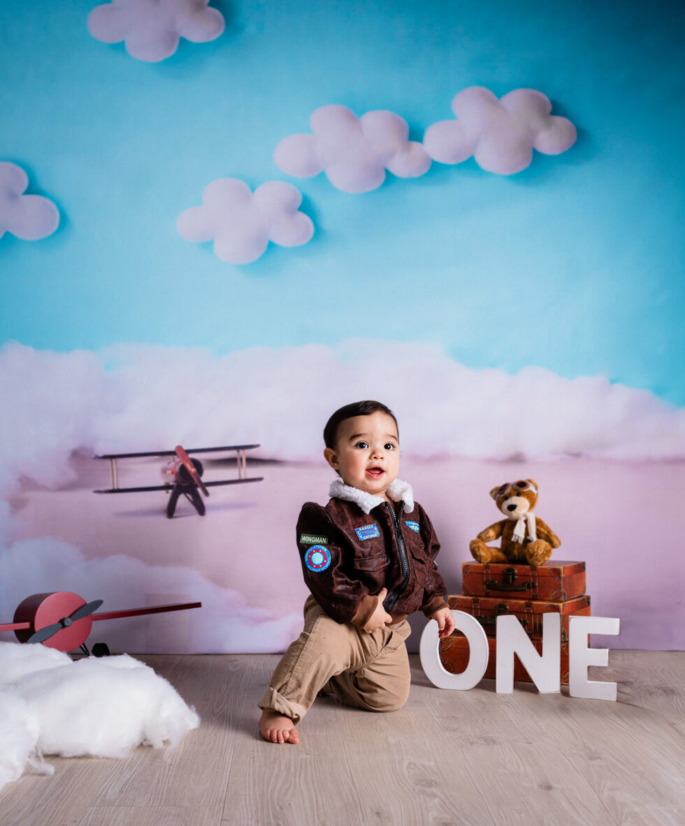 Cake smash aviator Alex Bric